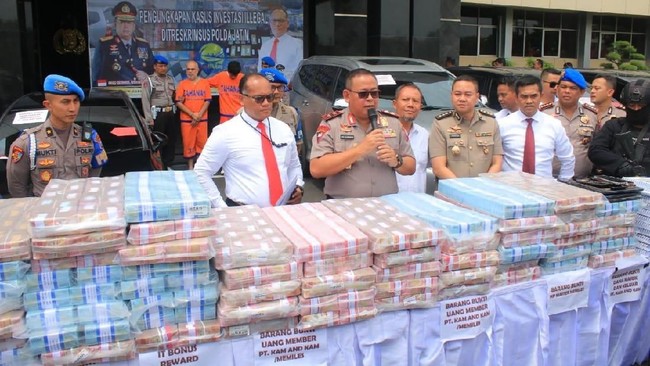 Kepolisian Jatim mengungkap ada sejumlah publik figur yang diduga terlibat dalam kasus aplikasi investasi bodong bernama Memiles.