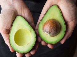 7 Tips Mudah Bikin Alpukat Cepat Matang, Pakai Tusuk Gigi hingga Tisu