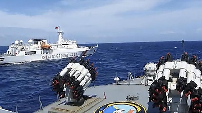 AS mendukung Filipina yang mengusir kapal patroli China di Laut China Selatan setelah menembakkan dua kapal Manila dengan meriam air.