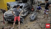 FOTO: Kondisi Pondok Gede Permai Bekasi Usai Diterjang Banjir Banjir menerjang Perumahan Pondok Gede Permai, Jatiasih, Bekasi, Jawa Barat, di awal tahun baru 2020. Kendaraan dan bangunan hancur.
