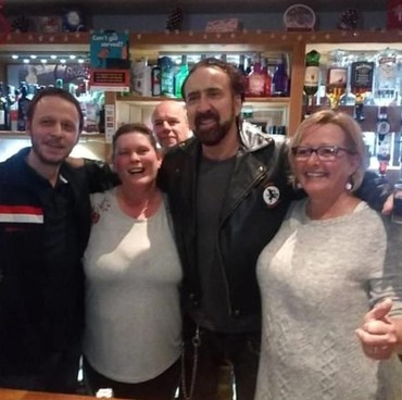 Nicolas Cage Traktir Semua Orang di Bar Saat Rayakan Tahun Baru 2020