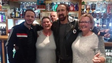 img-title Nicolas Cage Traktir Semua Orang di Bar Saat Rayakan Tahun Baru 2020