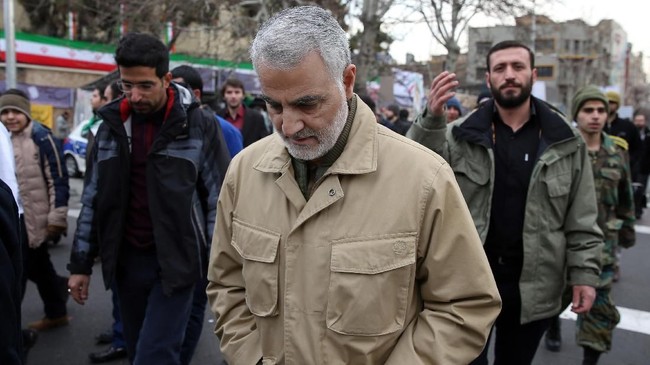 The commander of the Iranian Revolutionary Guard's Quds Force, General Qassem Soleimani, attends celebrations marking the 37th anniversary of the Islamic revolution on February 11, 2016 in Tehran. - Iranians waved "Death to America" banners and took selfies with a ballistic missile as they marked 37 years since the Islamic revolution, weeks after Iran finalised a nuclear deal with world powers. (Photo by STR / AFP)