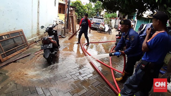 Banjir yang melanda 294 titik di Kota Tangerang sudah surut sejak 17.30 WIB, Sabtu (4/1).