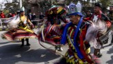 NYALANG: Lelucon-lelucon Kehidupan Pilihan foto-foto unik CNNIndonesia.com pada akhir pekan ini. Dari perayaan tradisional di Nepal hingga acara tahun baru di Brasil.