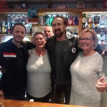 Asyik Kunjungi Pabrik Alkohol, Nicholas Cage Bikin Warga Lokal Terkejut