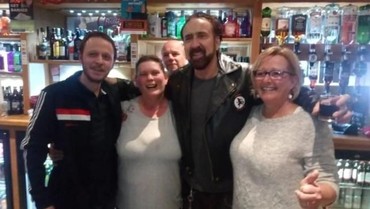 Asyik Kunjungi Pabrik Alkohol, Nicholas Cage Bikin Warga Lokal Terkejut
