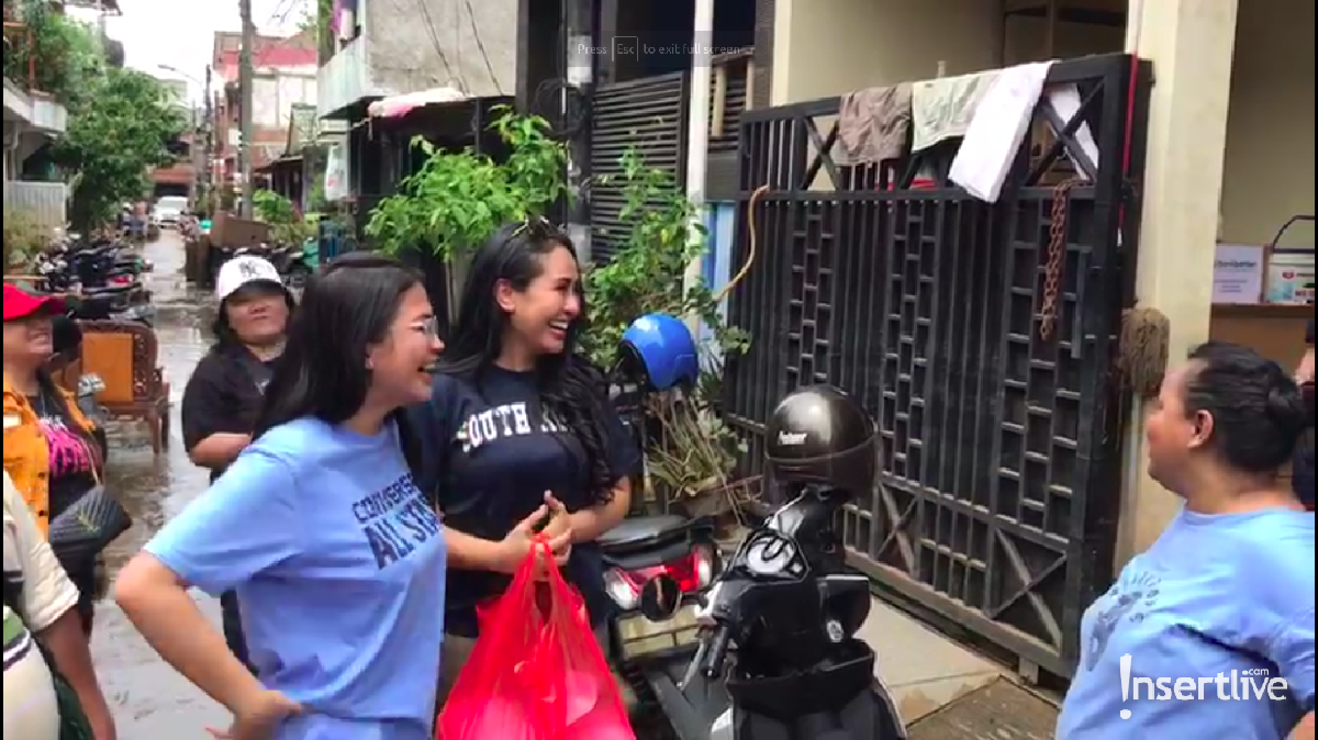 Beberapa artis seperti Ratu Meta&comma; Ovy Sovianty&comma; Melaney Ricardo&comma; Roy Ricardo&comma; dan Tyson James Lynch menjadi relawan korban banijr&period;