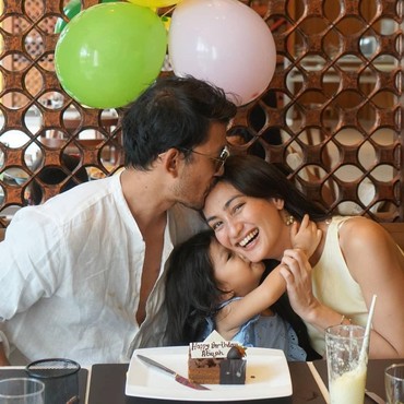 Atiqah Hasiholan Ulang Tahun, Rio Dewanto: Ibu Terbaik di Dunia Nyata