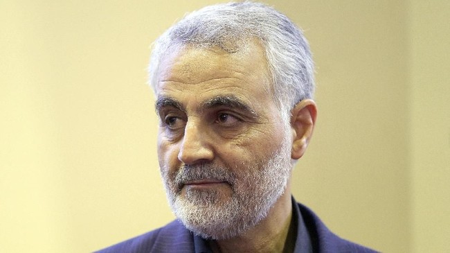 Jenazah perwira tinggi militer Iran, Mayjen. Qasem Soleimani, dibawa pulang ke negaranya usai insiden serangan AS di Irak.