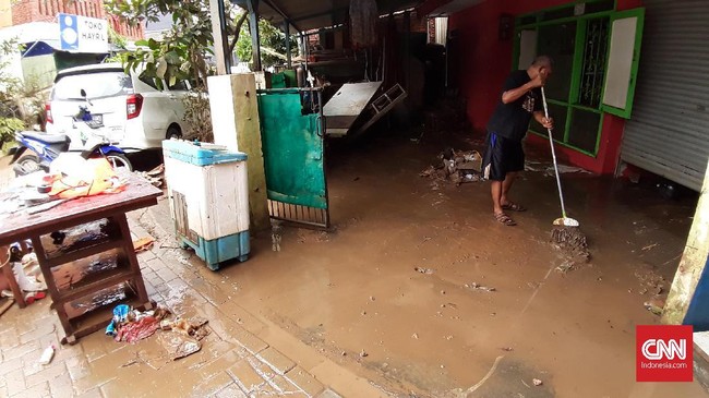 Banjir di Makassar dan sejumlah wilayah di Sulsel disebut terkait dengan kerusakan di hulu sungai serta buruknya drainase.