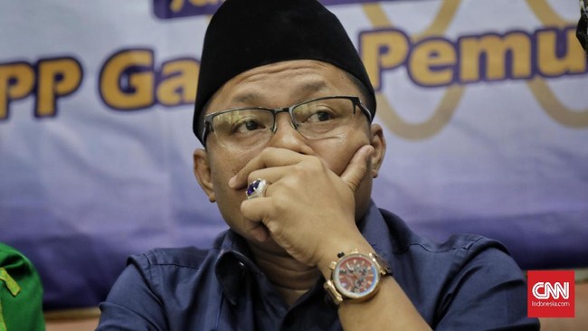 Ali Ngabalin diminta memohon maaf telah menyebut Busyro Muqoddas berotak sungsang. Perkataan itu dicap tidak merepresentasikan Jokowi yang terbuka dengan kritik