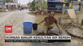 VIDEO: Korban Banjir di Bekasi Kesulitan Air Bersih