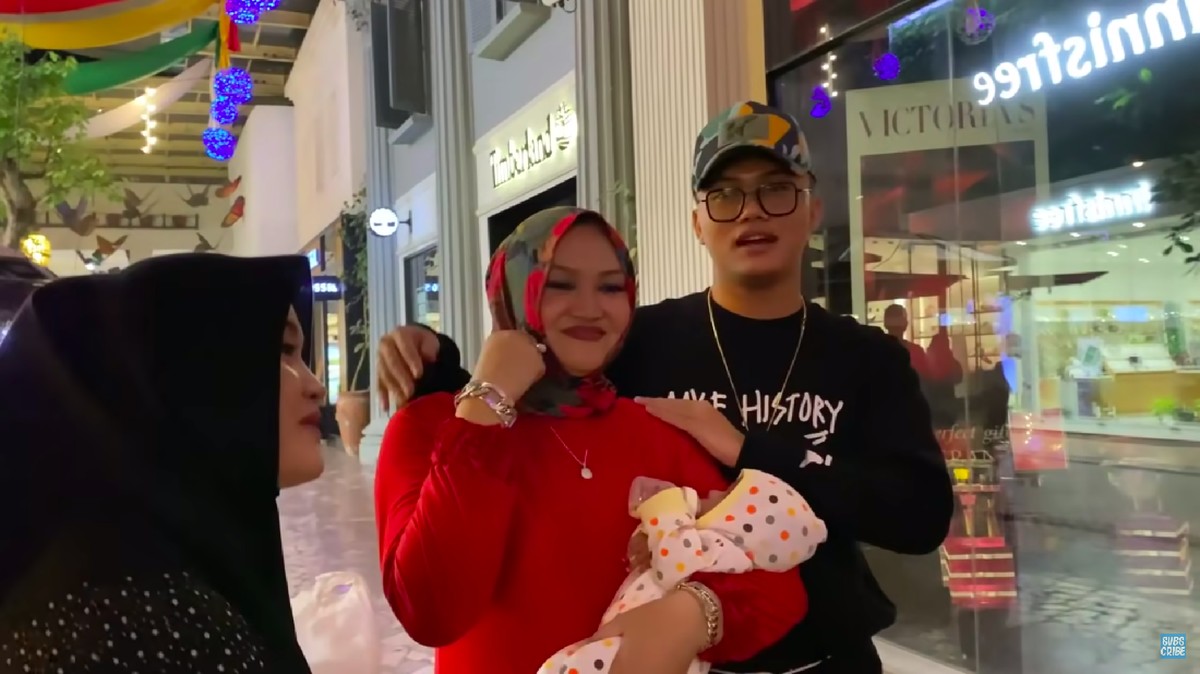 Kondisi terkini rumah duka mantan istri Sule&comma; Lina&comma; yang meninggal dunia pada Sabtu &lpar;4&sol;1&rpar; pagi&period; Lina langsung dimakamkan di tempat pemakaman keluarga&period;