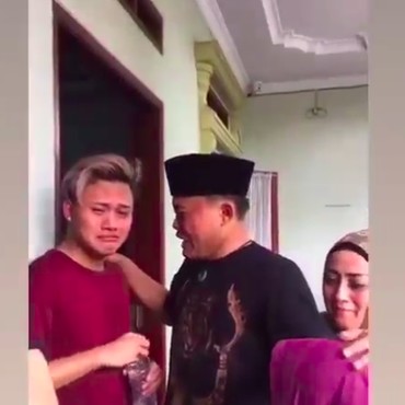 Rizky Febian Berderai Air Mata Saat Mengenang Sang Bunda