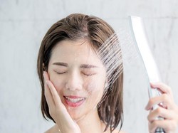 Jangan Lupa Bersihkan Belakang Telinga usai Mandi Pagi, Ini Sebabnya