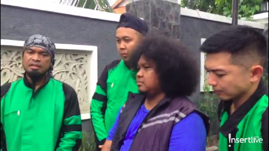 Kesedihan para rekan artis atas kepergian mantan istri Sule, Lina, yang meninggal dunia pada hari ini, Sabtu (4/1).