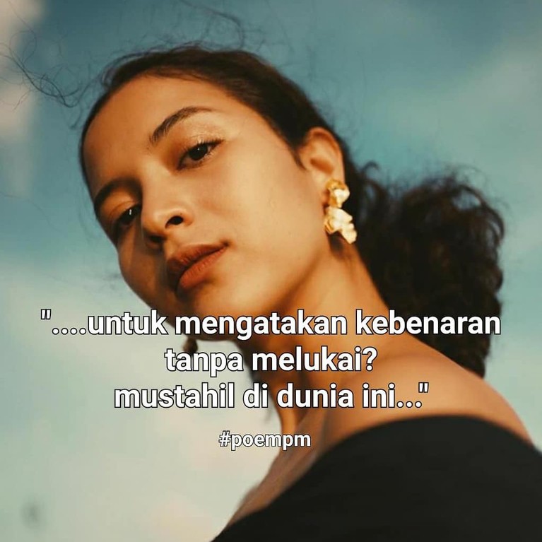Tujuh puisi karya Putri Marino yang dijadikan buku. Kumpulan puisi itu sendiri membuat heboh dan menimbulkan pro dan kontra dari netizen.