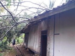 33 Rumah di Mekarsari Ciamis Rusak Diterjang Angin Kencang