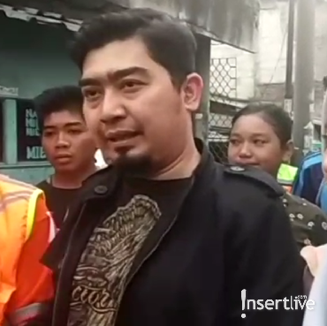 Sedihnya Ustaz Solmed dan Istri saat Sambangi Korban Banjir