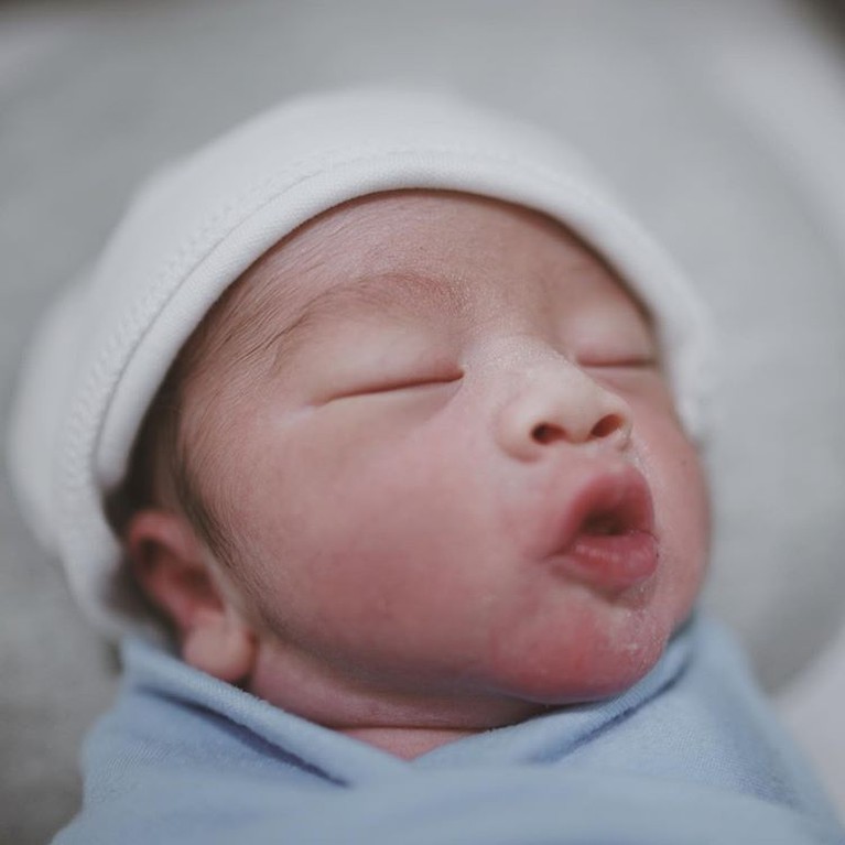 Beberapa potret gemas anak kembar pertama Syahnaz dan Jeje versi Insertlive.