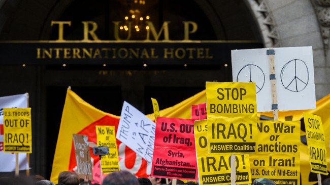 Aksi unjuk rasa menolak perang dengan Iran bukan hanya digelar di depan Gedung Putih, Washington. Setidaknya di 70 kota di seluruh AS pun menggelar aksi serupa.