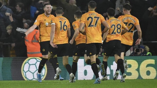 Liverpool harus waspada menghadapi Wolverhampton Wanderers karena Wolves jadi tim yang paling sering bangkit di Liga Inggris musim ini.