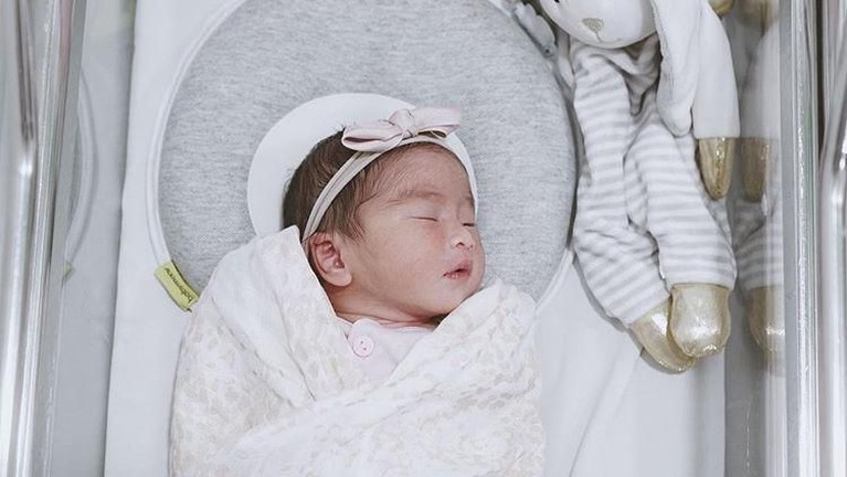 Beberapa potret gemas anak kembar pertama Syahnaz dan Jeje versi Insertlive.