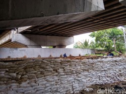 Antisipasi Jebol, Pemprov DKI Perbaiki 3 Tanggul Retak Pascabanjir