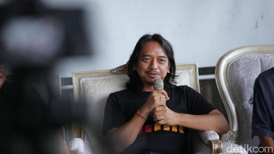 Dewa Budjana