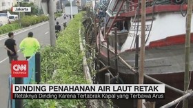 VIDEO: Dinding Penahan Air Laut Retak Ditabrak Kapal