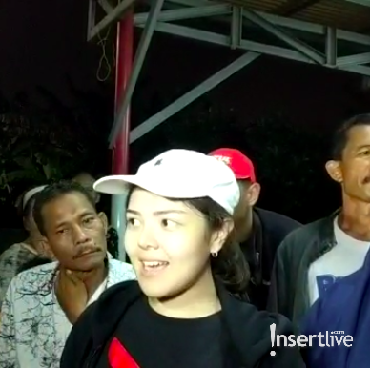 Sempat Terjebak Banjir, Tina Toon Blusukan Sambangi Korban Banjir