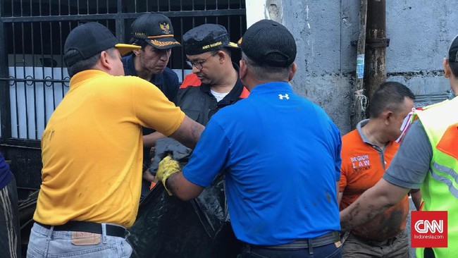 Gubernur DKI Jakarta, Anies Baswedan mengatakan masih berkonsentrasi kepada pengungsi, belum ingin membahas masalah recovrey pascabanjir.