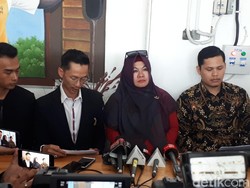 Alasan Suami Medina Zein Tak Kunjung Mendampingi