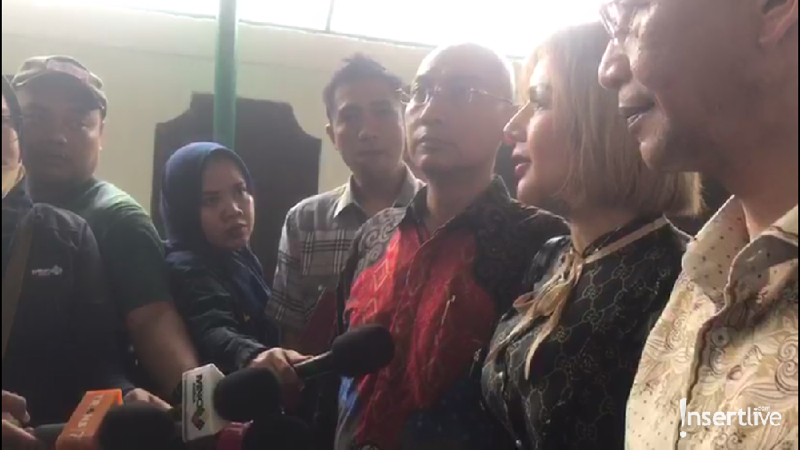 Kehadiran Barbie Kumalasari di persidangan Galih Ginanjar.