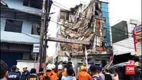 VIDEO: Vlog di Lokasi Ruko Ambruk di Slipi Jakarta Barat
