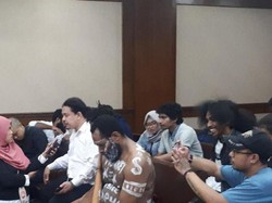 Terdakwa Pengibar Bendera Bintang Kejora Pakai Koteka Saat Sidang
