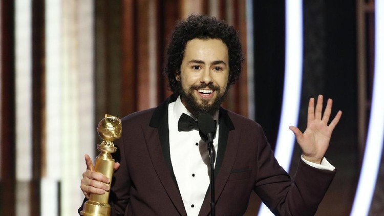 Nama aktor Ramy Youssef menjadi sorotan media. Pidato kemenangannya di Golden Globe 2020 sebagai aktor terbaik terbilang jarang diucapkan aktor dunia, Bunda.