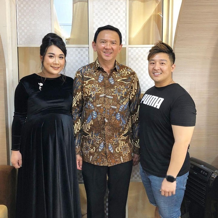<p>Saat hamil anak pertamanya, Puput kerap mengenakan dress di berbagai kesempatan. (Foto: Instagram/@btp_fans_club)</p>