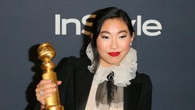 Awkwafina Cetak Sejarah di Golden Globe 2020