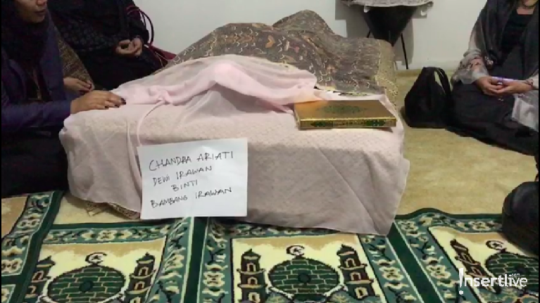 Ria Irawan meninggal dunia pada Senin (6/1) pagi. Jenazah sudah berada di rumah duka di Jalan Anggrek Lestari Blok N Nomor 11, Lebak Bulus, Jakarta Selatan.