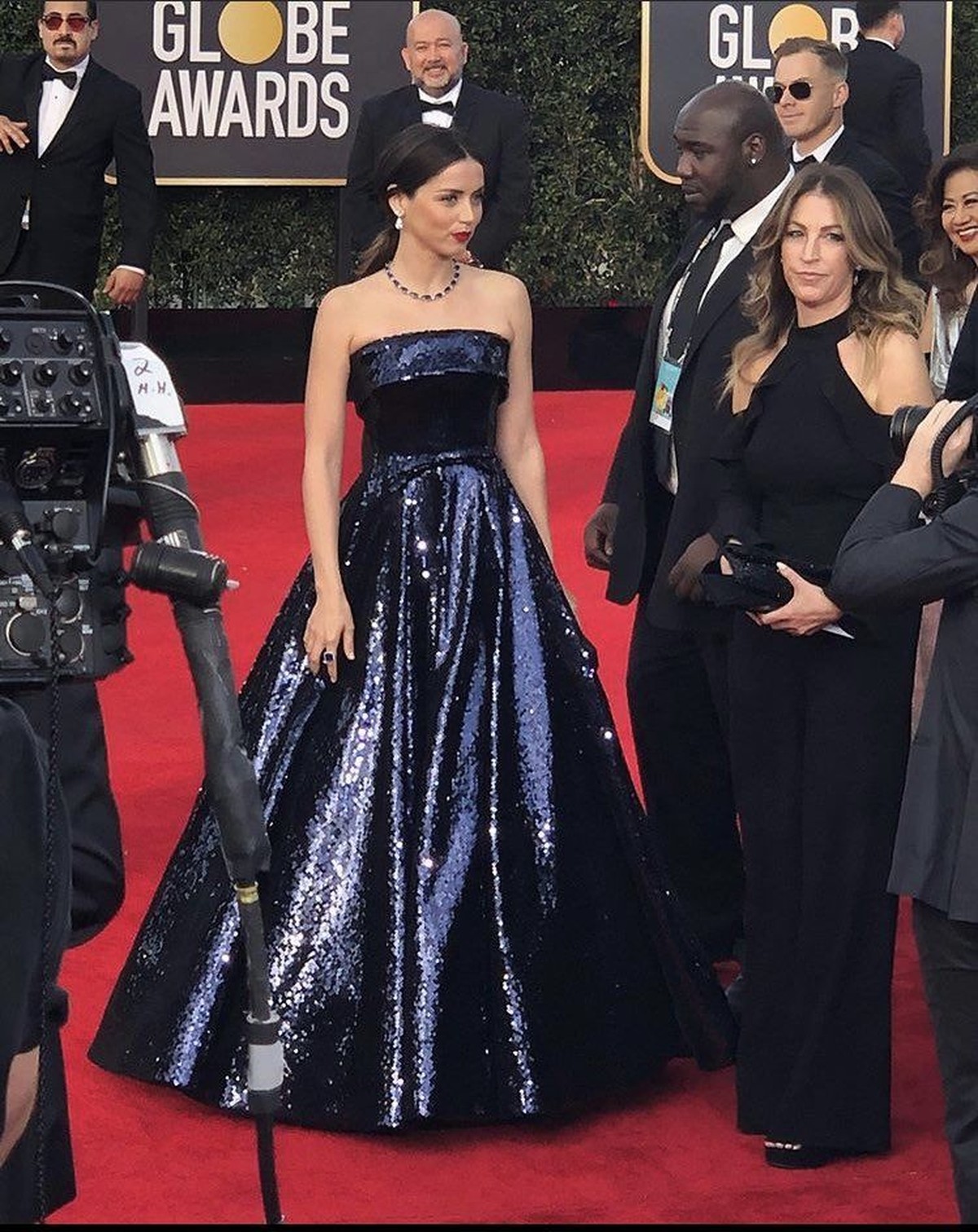 Berikut ini 5 gaya busana terbaik selebriti di ajang red carpet Golden Globe Awards 2020 yang diselenggarakan di Selandia Baru&comma; Minggu &lpar;5&sol;1&rpar;&period;