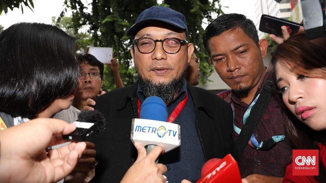 Penyidik senior KPK, Novel Baswedan, mengakui lembaganya dilemahkan. Ia meminta Kapolri Listyo Sigit Prabowo mengawasi kinerja anggota Polri agar tak korupsi.