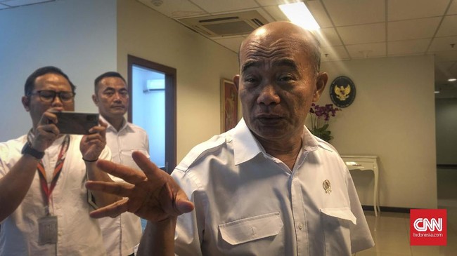 Menko PMK Muhadjir Effendy menilai ketakutan warga Natuna soal keberadaan karantina tak lepas dari berita hoaks soal virus corona.