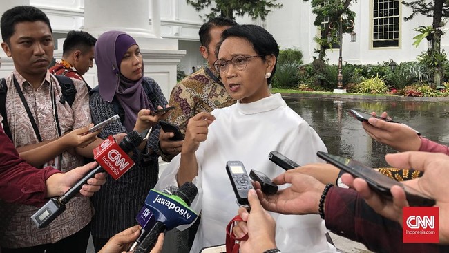 Menteri Luar Negeri Retno Marsudi akan bertemu dengan Duta Besar Amerika Serikat untuk Indonesia dan Duta Besar Iran untuk Indonesia Senin (6/1) sore.