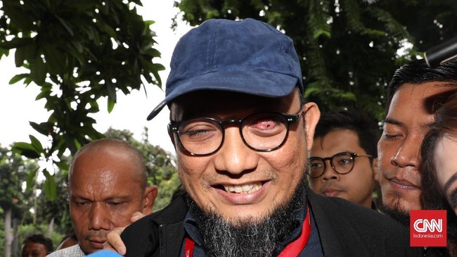 Pemeriksaan kasus penyiraman air keras yang menimpa penyidik KPK Novel Baswedan di Polda Metro Jaya, Senin (6/1).