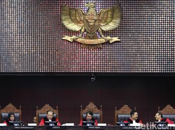 Keterangan Presiden Belum Siap, MK Tunda Sidang Gugatan Perppu Ciptaker