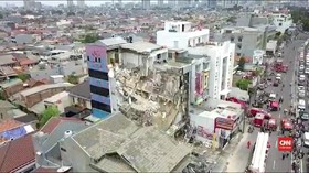 VIDEO: Drone Kondisi Ruko Empat Lantai Roboh di Palmerah