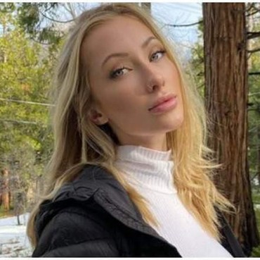 Model yang Jual Foto Seksi demi Amal Ternyata Korban Kebakaran Hutan