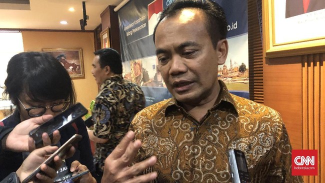 Kemenko Perekonomian menyebut Airlangga Hartarto turun gunung melakukan simulasi makan siang gratis ala Prabowo karena menjadi penentu anggaran janji itu.
